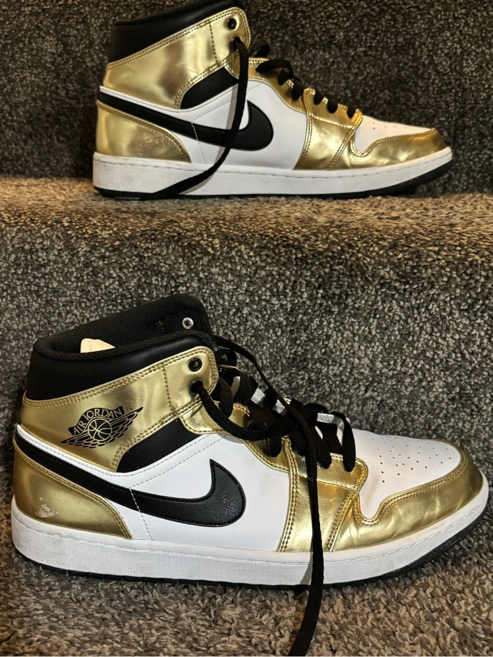 Nike Air Jordan 1 Mid Metallic Gold size 12